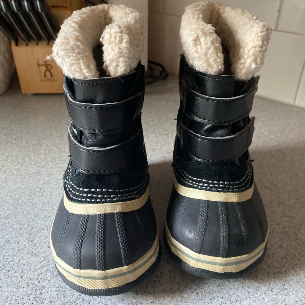 Toddler size 7 Sorel boots